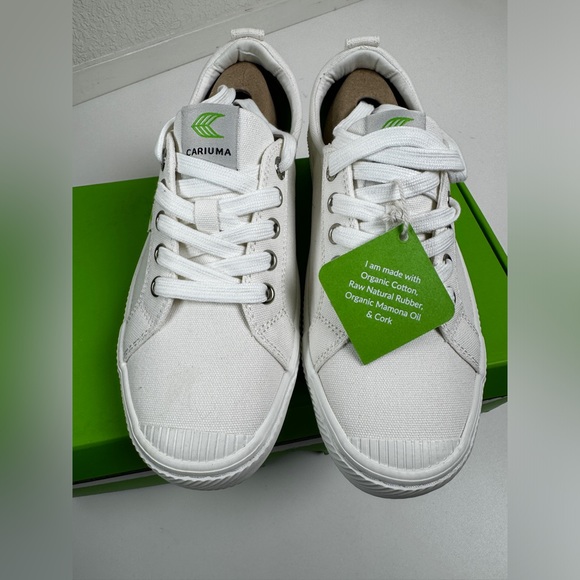Cariuma Off-White Canvas
OCA LOW|NIB|The Perfect White Tennis Shoe! - Picture 9 of 14